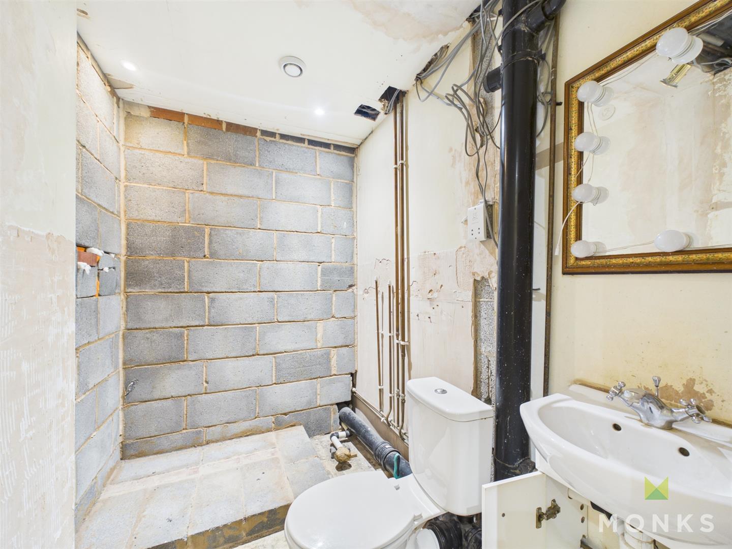 7 Bishopstone Mansions Town Walls, Shrewsbury, SY1 1UE For Sale
